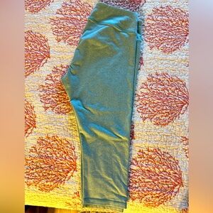 CALIA by Carrie Underwood brand athletic capri leggings